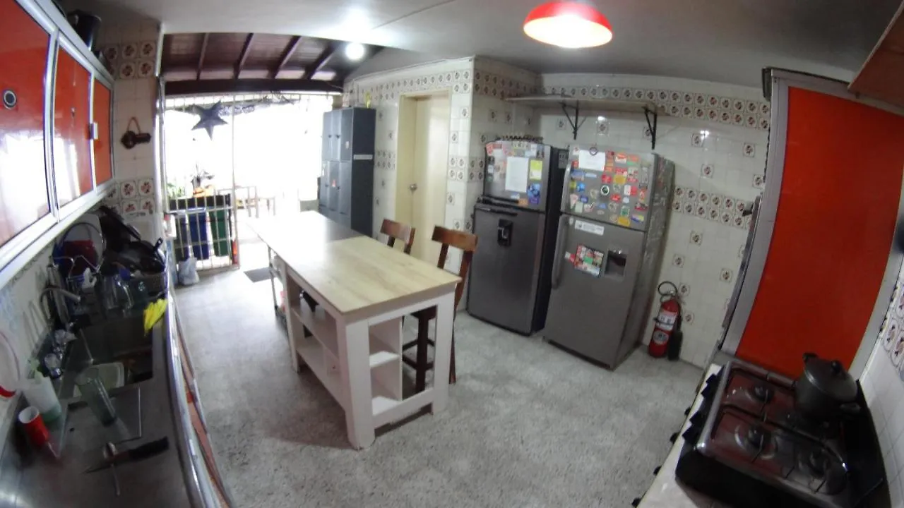 Guest house Basico Medellin Hostel Colombia