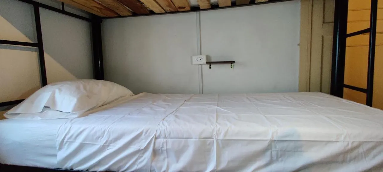 Basico Medellin Hostel 0*,  Colombia