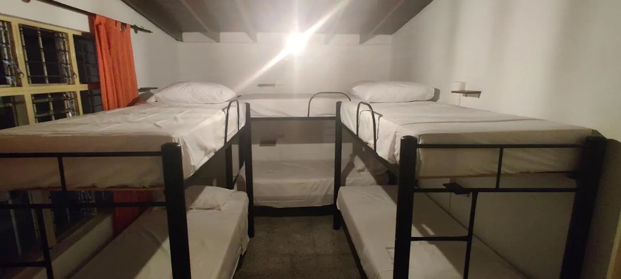 Guest house Basico Medellin Hostel Colombia